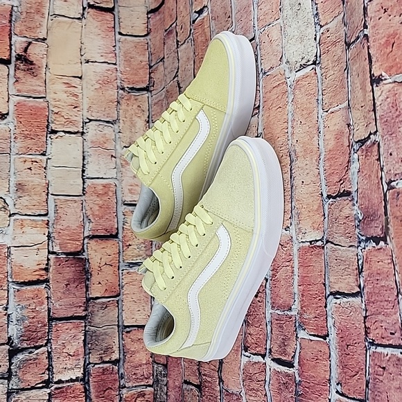 VANS LEATHER LOWTOPS, WOMANS SIZE 6.5 EUC - Picture 4 of 11